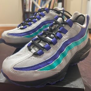 Like New Womens Nike Air Max